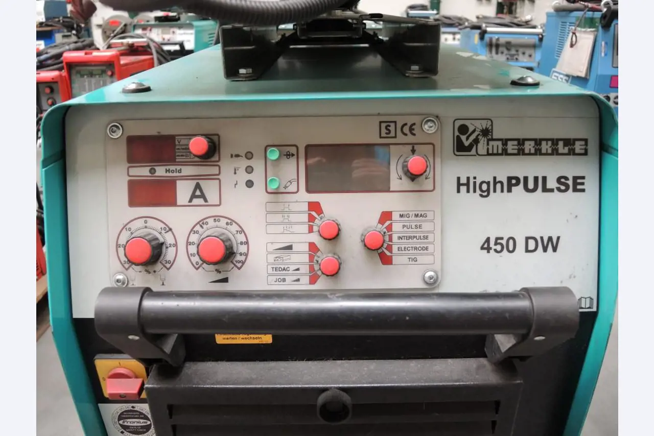 Chapas metálicas e máquinas para trabalhar metais<br><font size="2">Colaboração com Hilco Industrial Acquisitions bv</font><br><img src="/images/hil.png"><br>-3