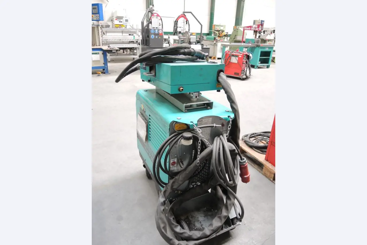 Chapas metálicas e máquinas para trabalhar metais<br><font size="2">Colaboração com Hilco Industrial Acquisitions bv</font><br><img src="/images/hil.png"><br>-5