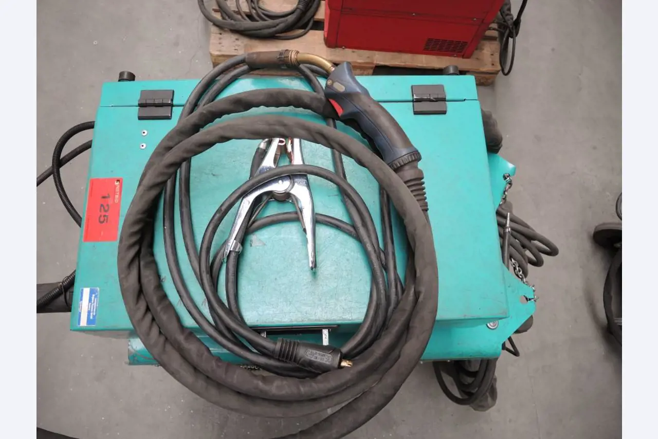 Chapas metálicas e máquinas para trabalhar metais<br><font size="2">Colaboração com Hilco Industrial Acquisitions bv</font><br><img src="/images/hil.png"><br>-6