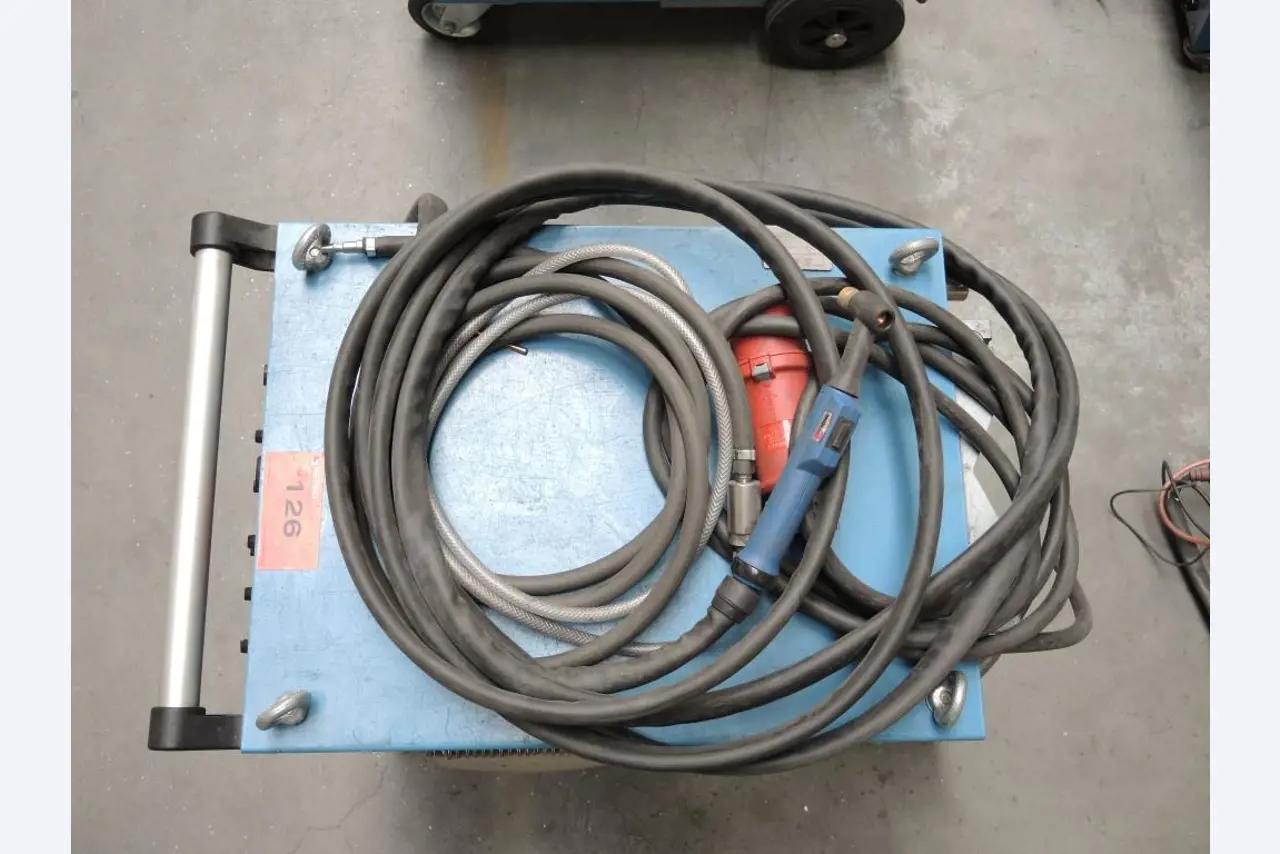 Chapas metálicas e máquinas para trabalhar metais<br><font size="2">Colaboração com Hilco Industrial Acquisitions bv</font><br><img src="/images/hil.png"><br>-5