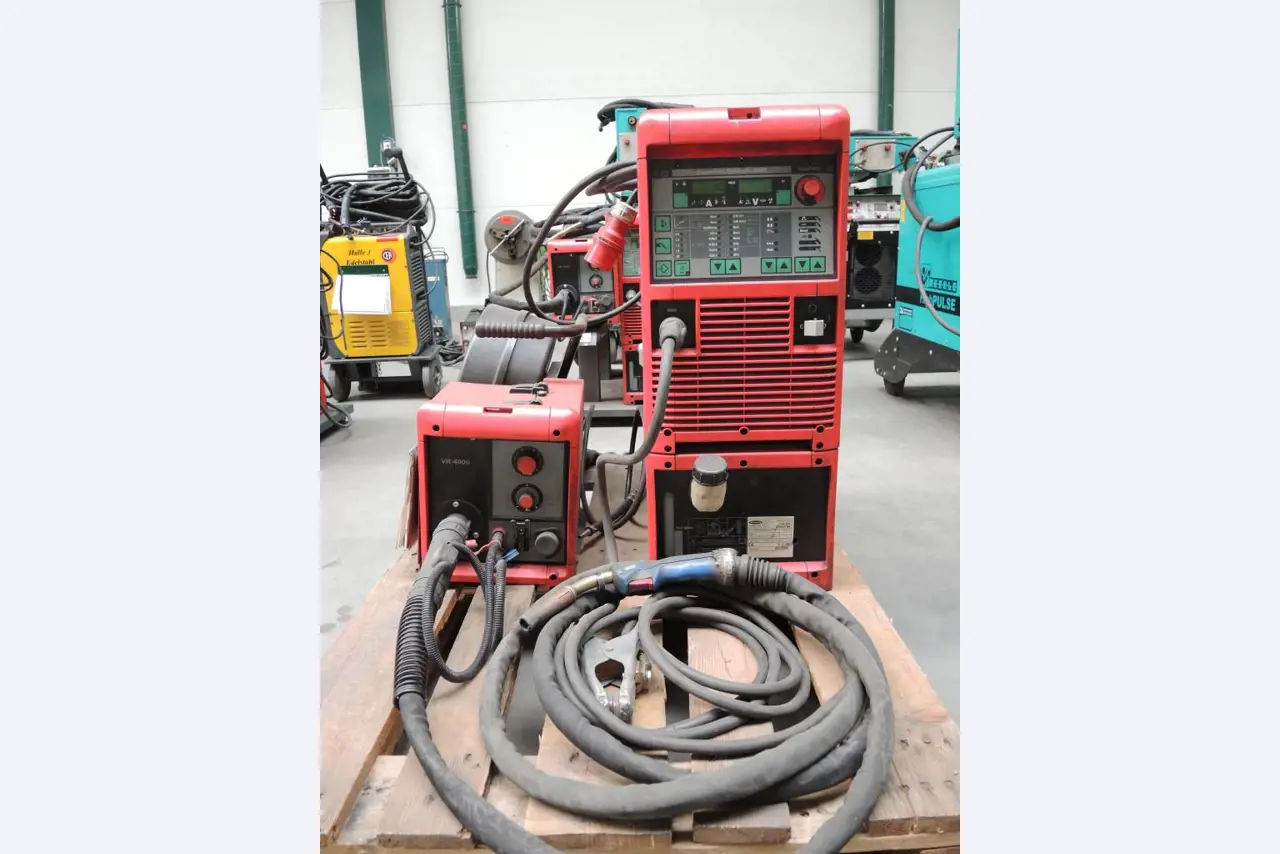 Chapas metálicas e máquinas para trabalhar metais<br><font size="2">Colaboração com Hilco Industrial Acquisitions bv</font><br><img src="/images/hil.png"><br>-2