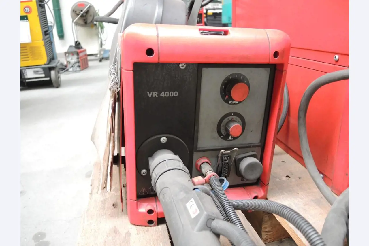 Chapas metálicas e máquinas para trabalhar metais<br><font size="2">Colaboração com Hilco Industrial Acquisitions bv</font><br><img src="/images/hil.png"><br>-4