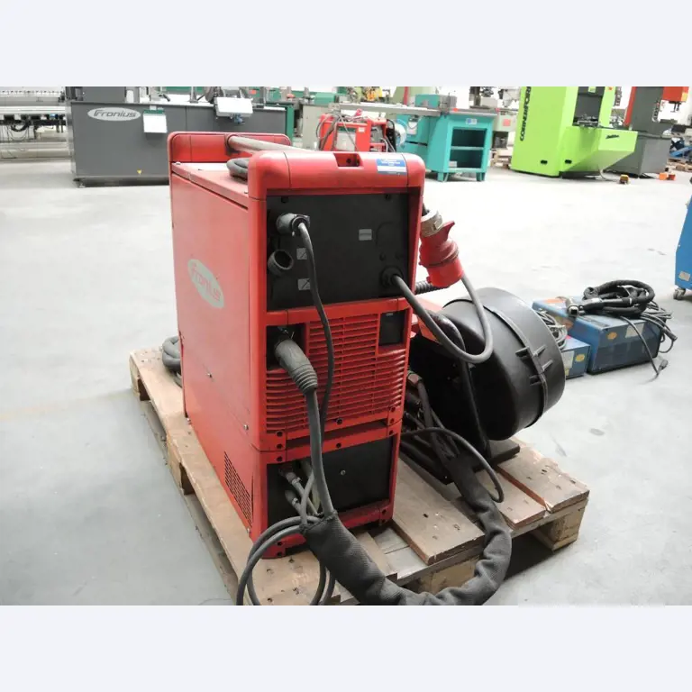 Chapas metálicas e máquinas para trabalhar metais<br><font size="2">Colaboração com Hilco Industrial Acquisitions bv</font><br><img src="/images/hil.png"><br>-6