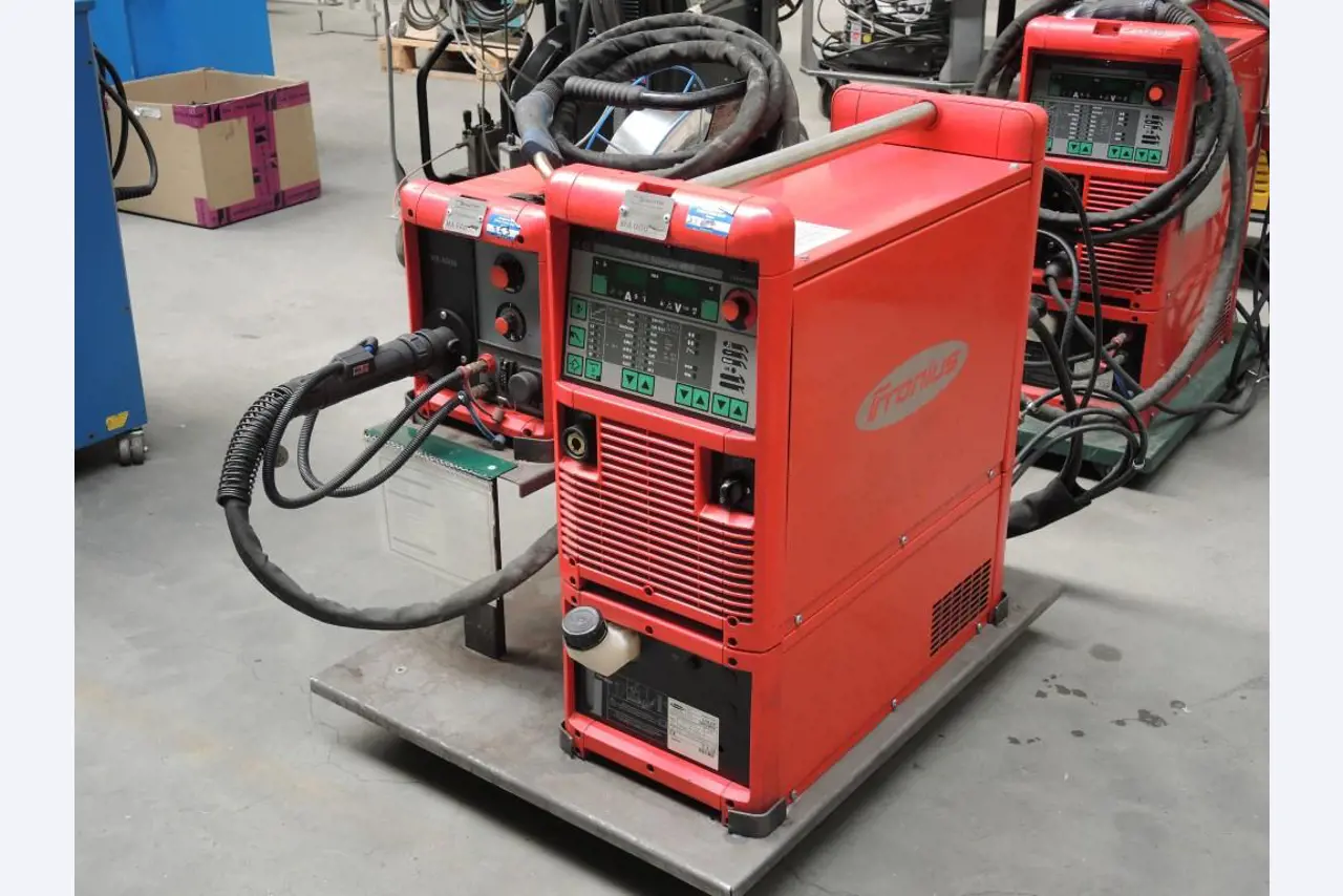 Chapas metálicas e máquinas para trabalhar metais<br><font size="2">Colaboração com Hilco Industrial Acquisitions bv</font><br><img src="/images/hil.png"><br>-1