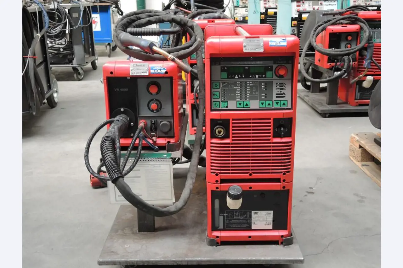 Chapas metálicas e máquinas para trabalhar metais<br><font size="2">Colaboração com Hilco Industrial Acquisitions bv</font><br><img src="/images/hil.png"><br>-2