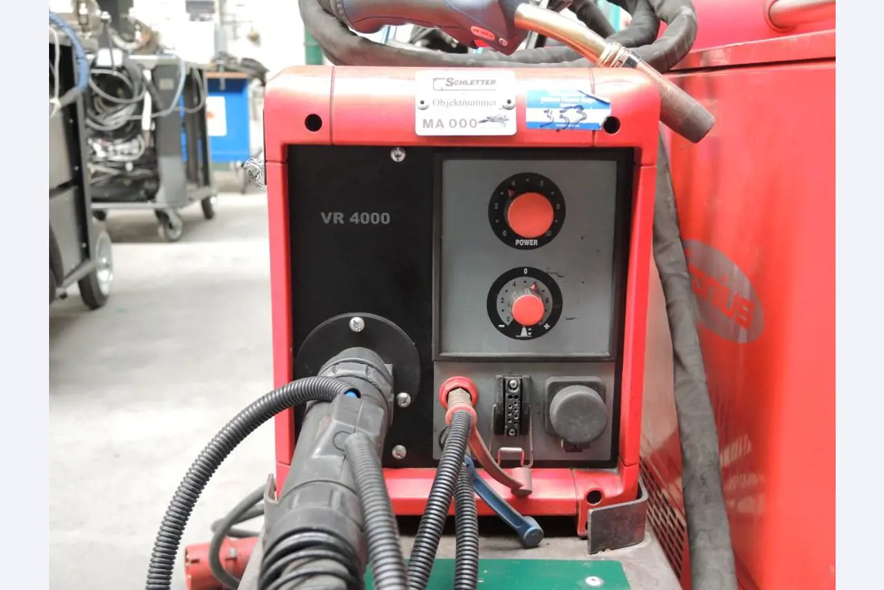 Chapas metálicas e máquinas para trabalhar metais<br><font size="2">Colaboração com Hilco Industrial Acquisitions bv</font><br><img src="/images/hil.png"><br>-5