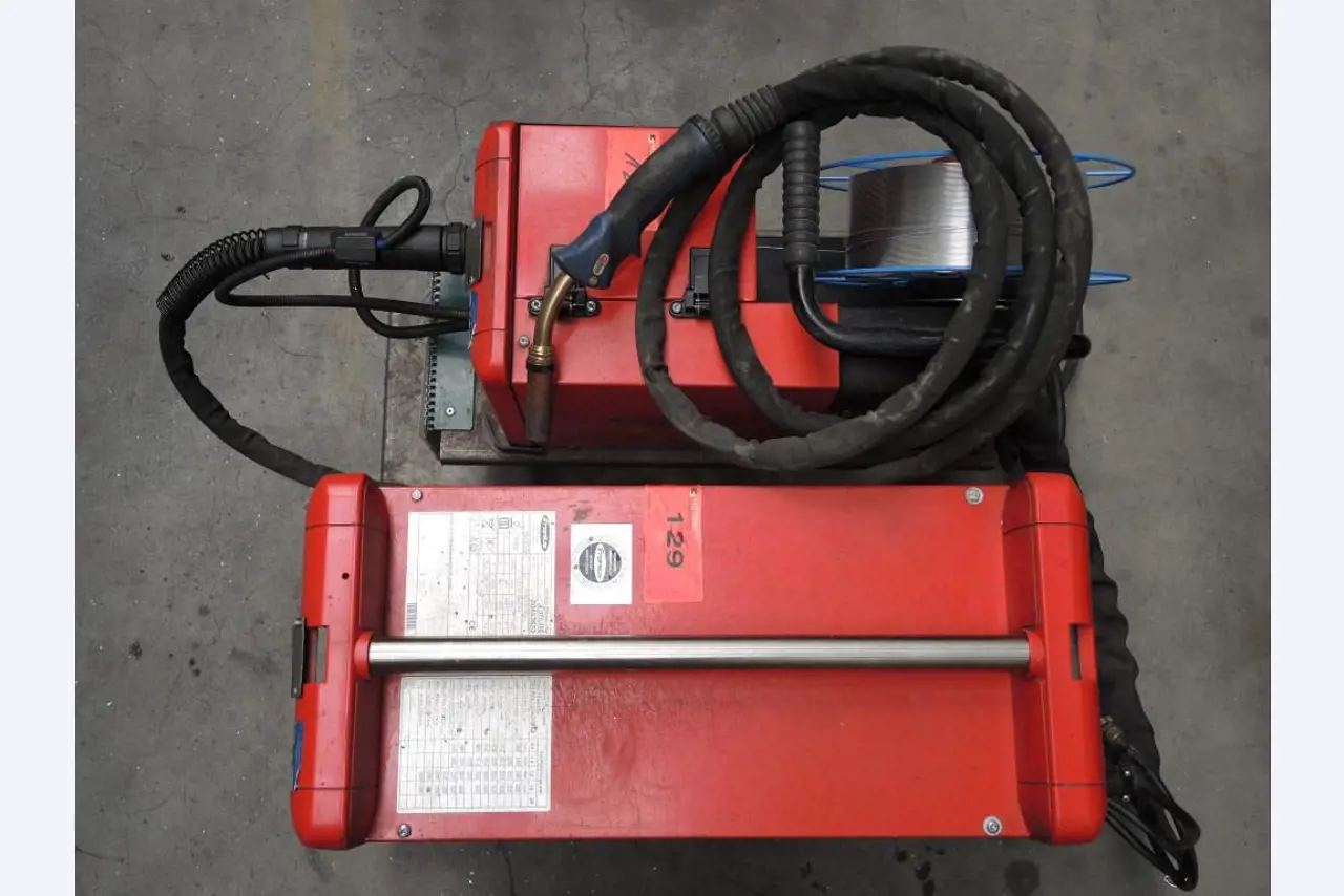 Chapas metálicas e máquinas para trabalhar metais<br><font size="2">Colaboração com Hilco Industrial Acquisitions bv</font><br><img src="/images/hil.png"><br>-6