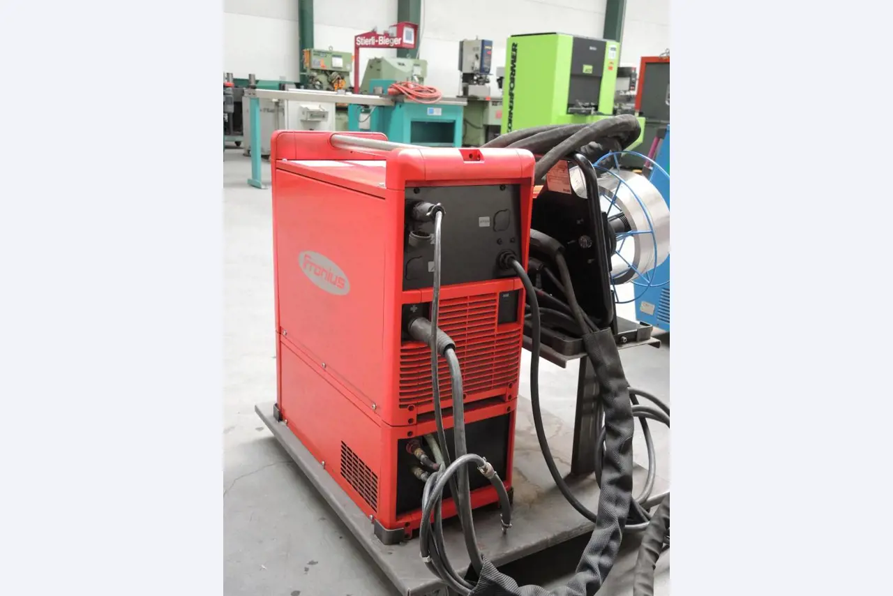 Chapas metálicas e máquinas para trabalhar metais<br><font size="2">Colaboração com Hilco Industrial Acquisitions bv</font><br><img src="/images/hil.png"><br>-7