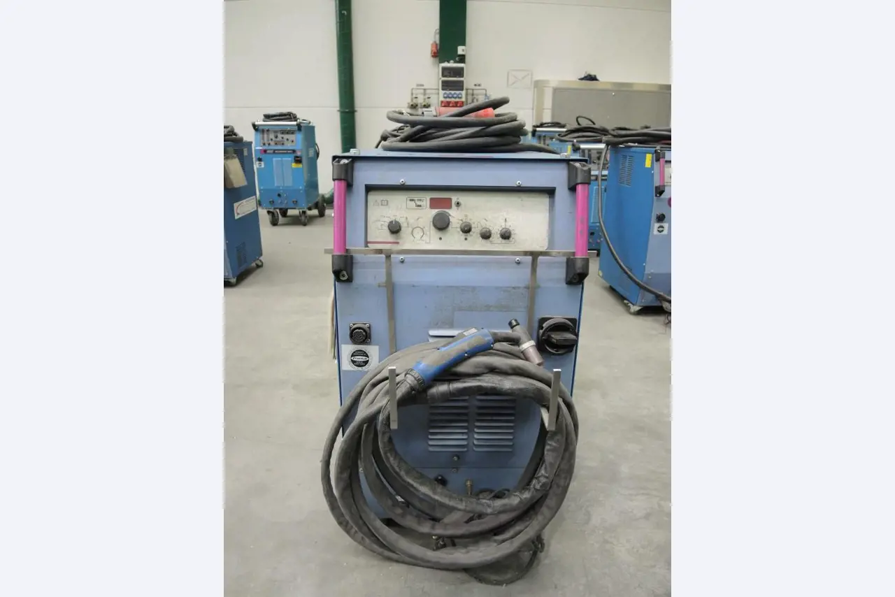 Machines pour le travail de la tôle et des métaux<br><font size="2">Collaboration avec Hilco Industrial Acquisitions bv</font><br><img src="/images/hil.png"><br>-2