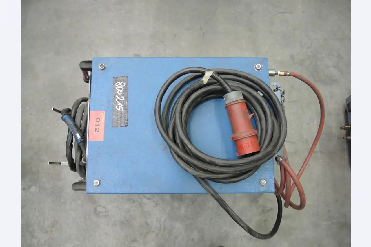 Machines pour le travail de la tôle et des métaux<br><font size="2">Collaboration avec Hilco Industrial Acquisitions bv</font><br><img src="/images/hil.png"><br>-4