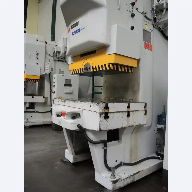 Chapas metálicas e máquinas para trabalhar metais<br><font size="2">Colaboração com Hilco Industrial Acquisitions bv</font><br><img src="/images/hil.png"><br>-10