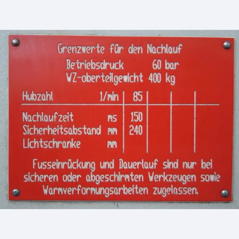 Chapas metálicas e máquinas para trabalhar metais<br><font size="2">Colaboração com Hilco Industrial Acquisitions bv</font><br><img src="/images/hil.png"><br>-2