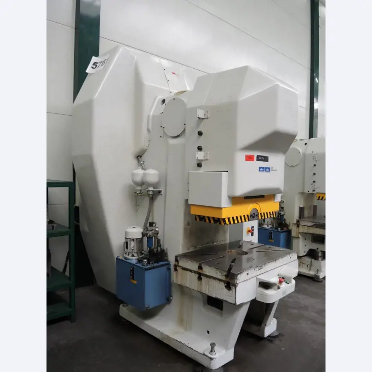 Chapas metálicas e máquinas para trabalhar metais<br><font size="2">Colaboração com Hilco Industrial Acquisitions bv</font><br><img src="/images/hil.png"><br>-5