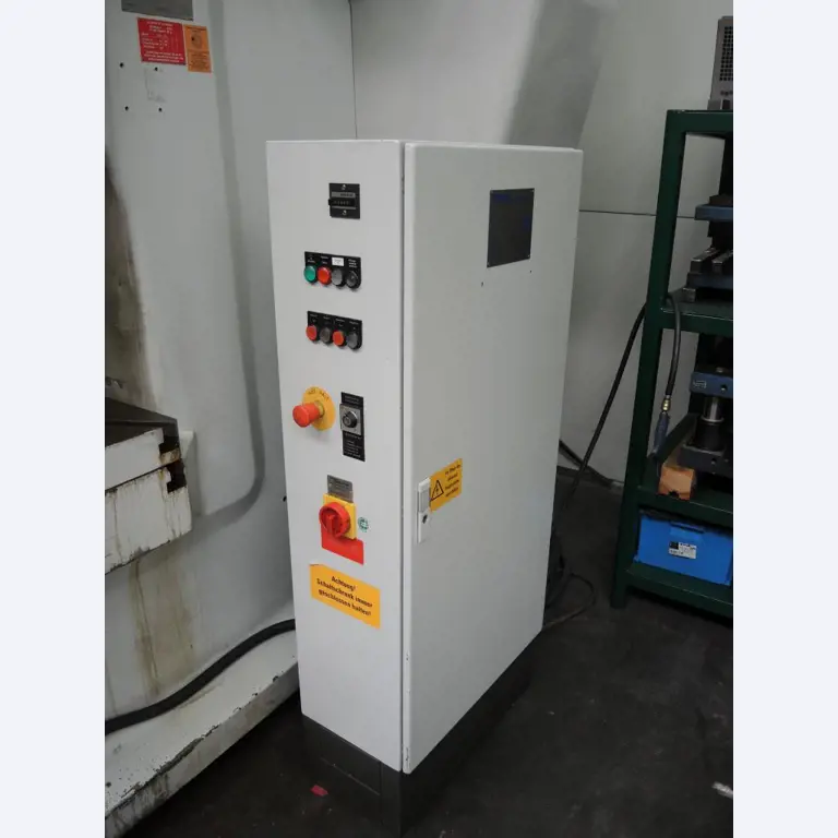 Chapas metálicas e máquinas para trabalhar metais<br><font size="2">Colaboração com Hilco Industrial Acquisitions bv</font><br><img src="/images/hil.png"><br>-7