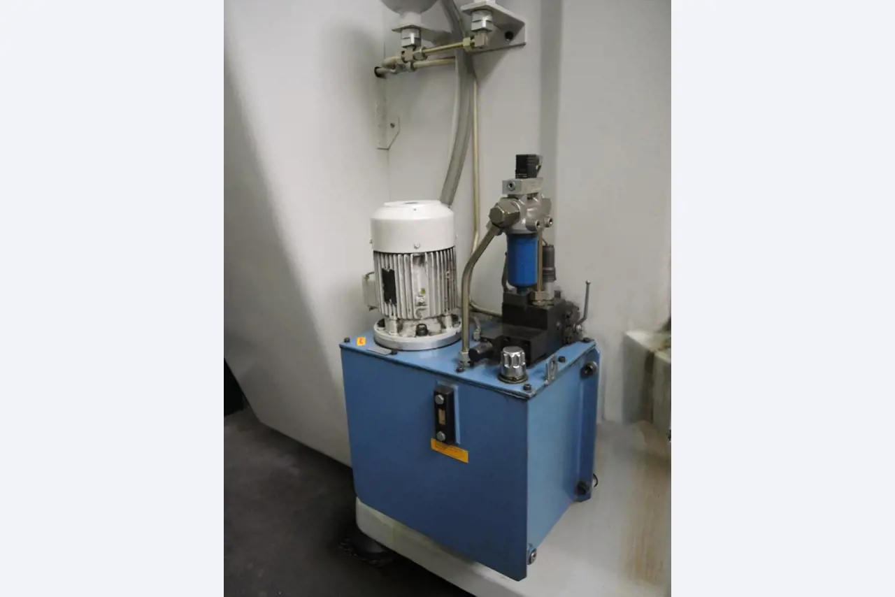 Chapas metálicas e máquinas para trabalhar metais<br><font size="2">Colaboração com Hilco Industrial Acquisitions bv</font><br><img src="/images/hil.png"><br>-8