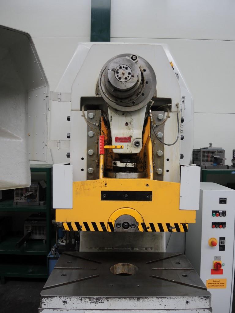 Chapas metálicas e máquinas para trabalhar metais<br><font size="2">Colaboração com Hilco Industrial Acquisitions bv</font><br><img src="/images/hil.png"><br>-9