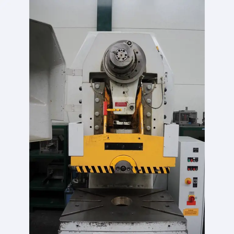 Chapas metálicas e máquinas para trabalhar metais<br><font size="2">Colaboração com Hilco Industrial Acquisitions bv</font><br><img src="/images/hil.png"><br>-9