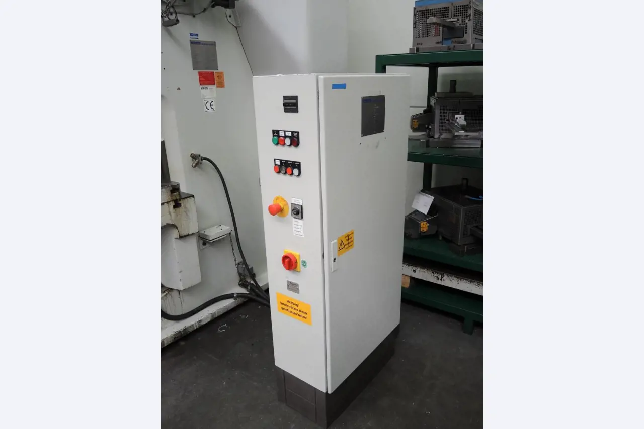 Chapas metálicas e máquinas para trabalhar metais<br><font size="2">Colaboração com Hilco Industrial Acquisitions bv</font><br><img src="/images/hil.png"><br>-10