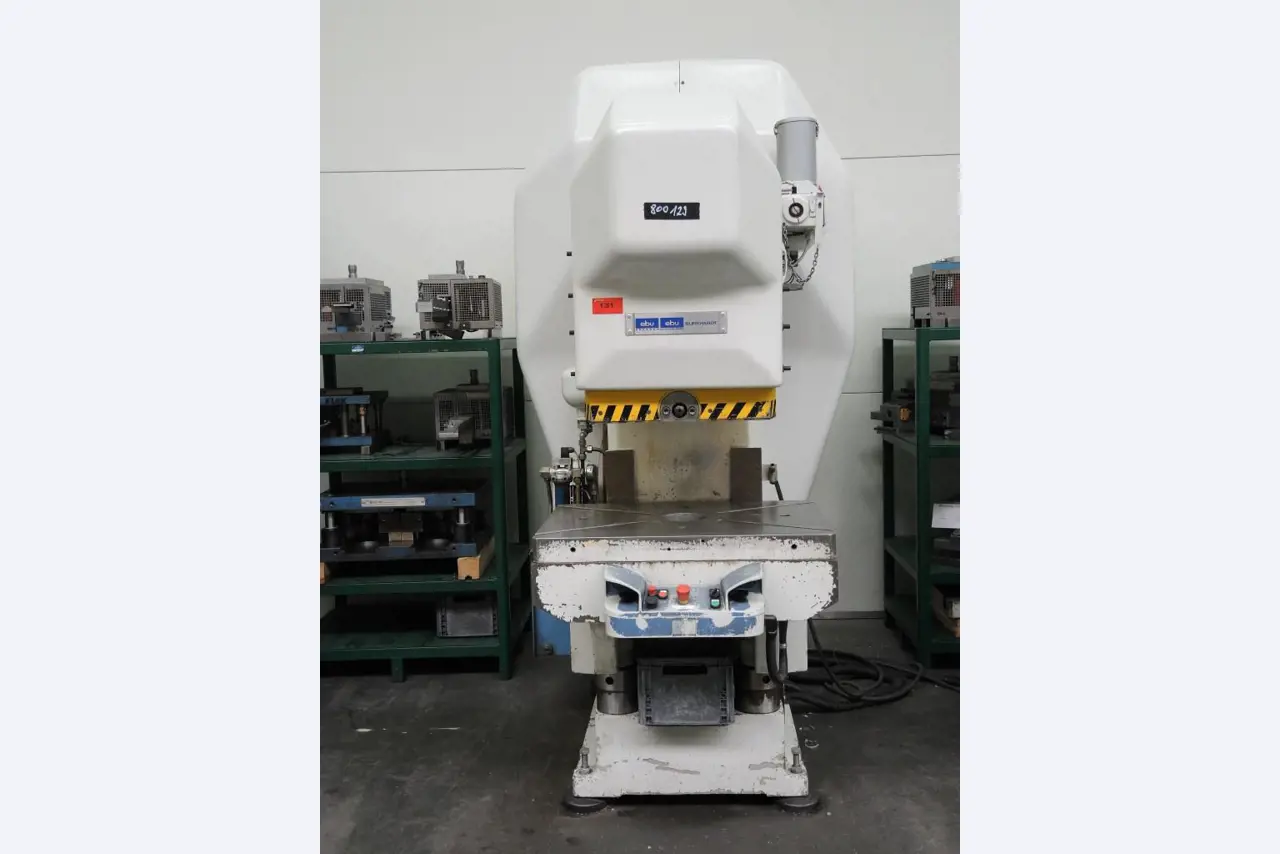 Chapas metálicas e máquinas para trabalhar metais<br><font size="2">Colaboração com Hilco Industrial Acquisitions bv</font><br><img src="/images/hil.png"><br>-4