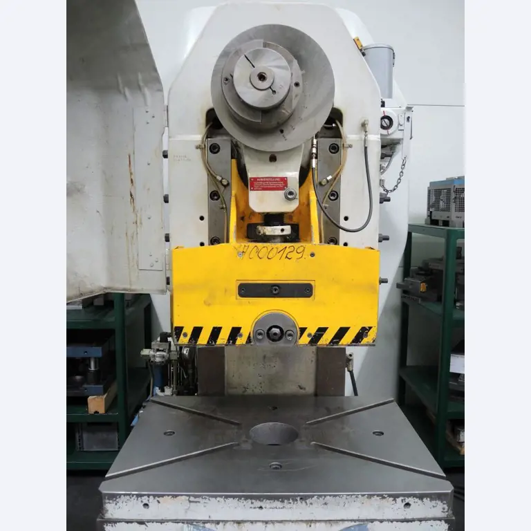 Chapas metálicas e máquinas para trabalhar metais<br><font size="2">Colaboração com Hilco Industrial Acquisitions bv</font><br><img src="/images/hil.png"><br>-7