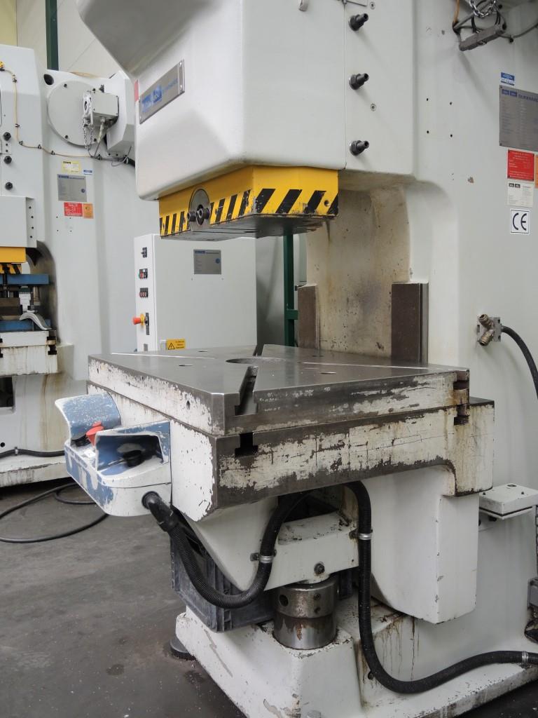 Chapas metálicas e máquinas para trabalhar metais<br><font size="2">Colaboração com Hilco Industrial Acquisitions bv</font><br><img src="/images/hil.png"><br>-8