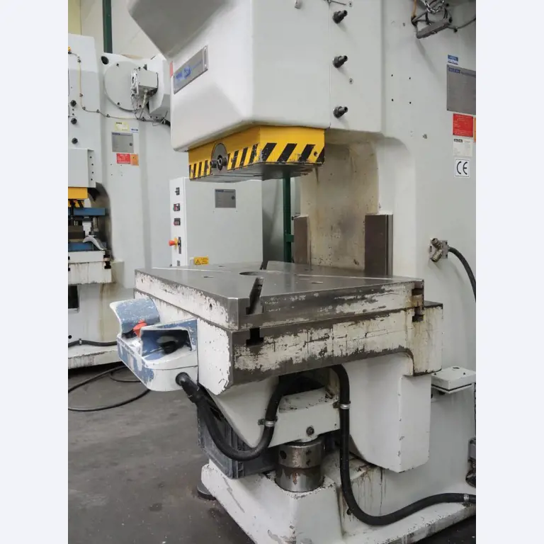 Chapas metálicas e máquinas para trabalhar metais<br><font size="2">Colaboração com Hilco Industrial Acquisitions bv</font><br><img src="/images/hil.png"><br>-8