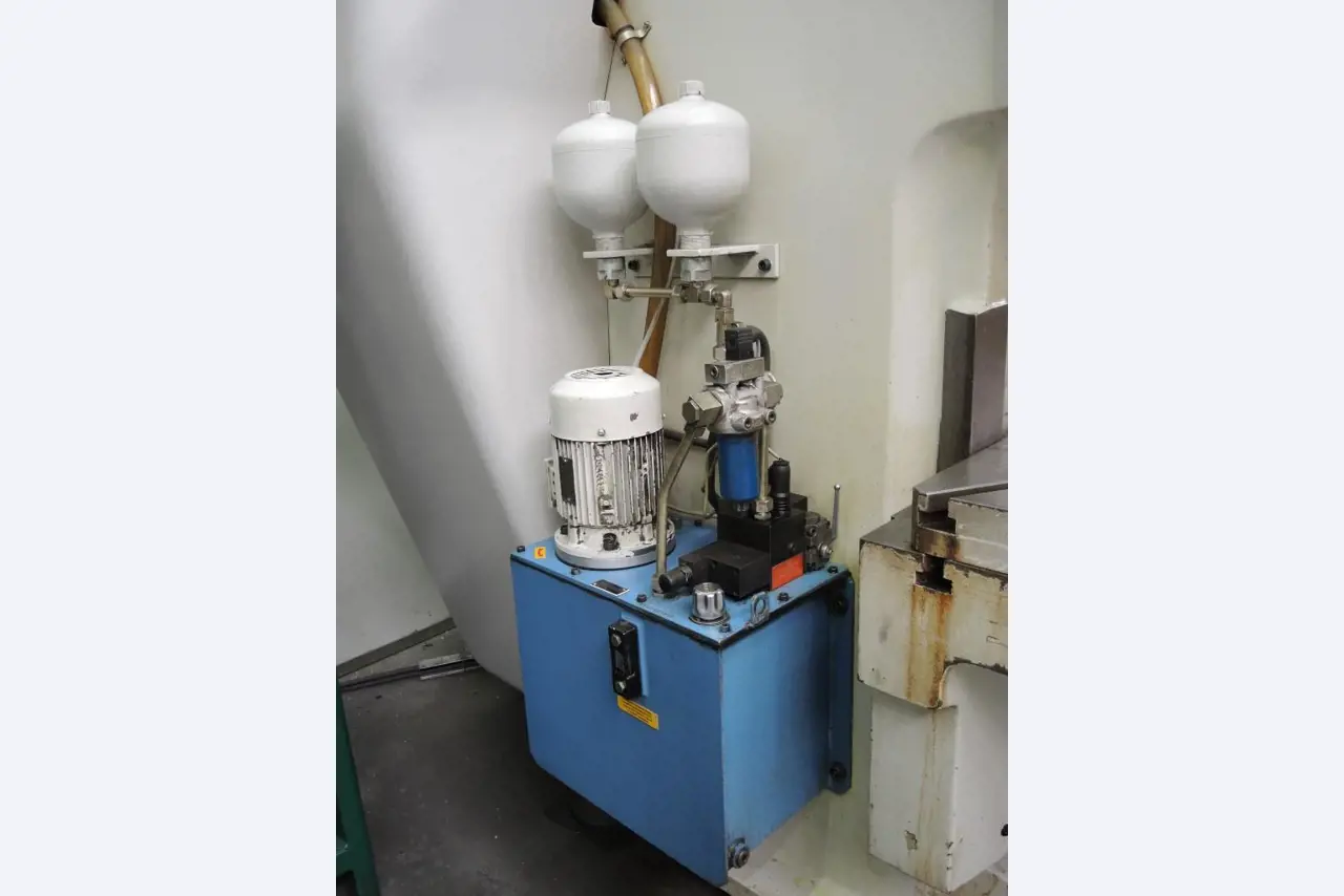 Chapas metálicas e máquinas para trabalhar metais<br><font size="2">Colaboração com Hilco Industrial Acquisitions bv</font><br><img src="/images/hil.png"><br>-9