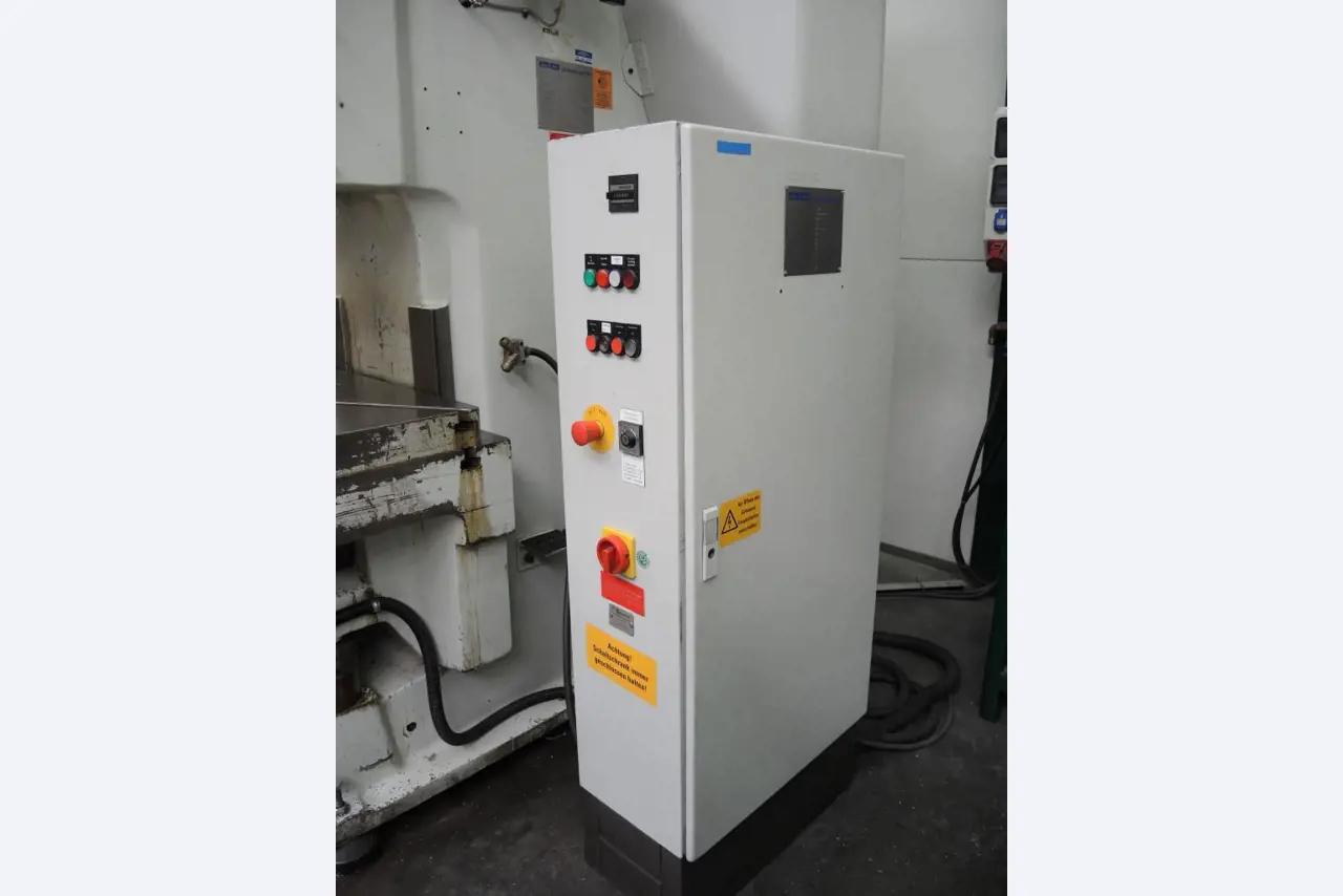 Chapas metálicas e máquinas para trabalhar metais<br><font size="2">Colaboração com Hilco Industrial Acquisitions bv</font><br><img src="/images/hil.png"><br>-10