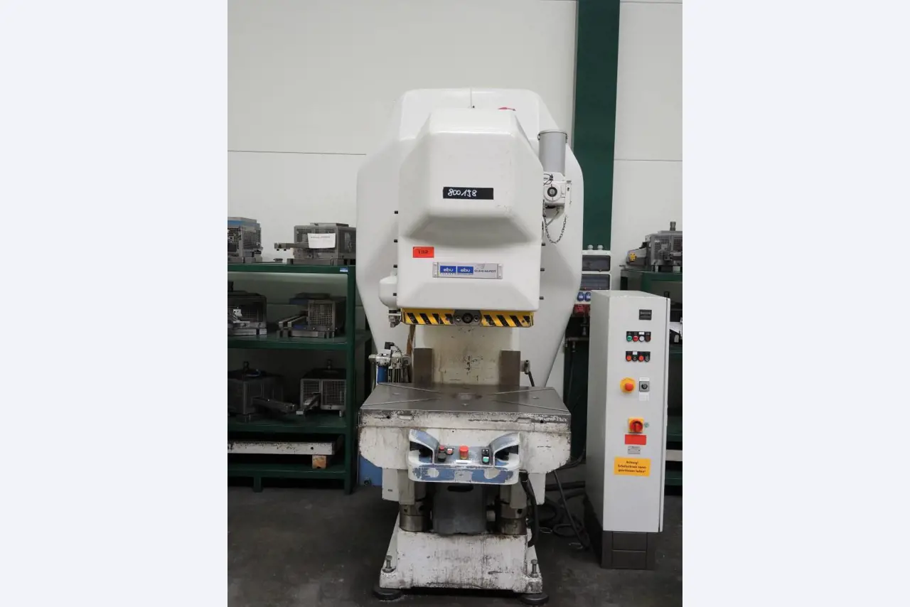 Chapas metálicas e máquinas para trabalhar metais<br><font size="2">Colaboração com Hilco Industrial Acquisitions bv</font><br><img src="/images/hil.png"><br>-4