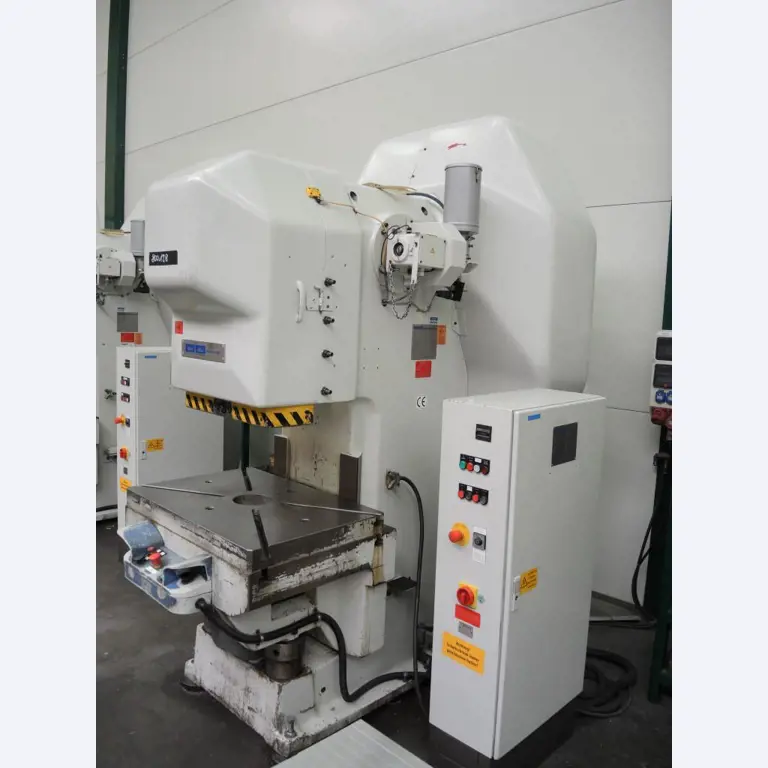 Chapas metálicas e máquinas para trabalhar metais<br><font size="2">Colaboração com Hilco Industrial Acquisitions bv</font><br><img src="/images/hil.png"><br>-5