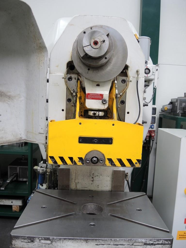 Chapas metálicas e máquinas para trabalhar metais<br><font size="2">Colaboração com Hilco Industrial Acquisitions bv</font><br><img src="/images/hil.png"><br>-7