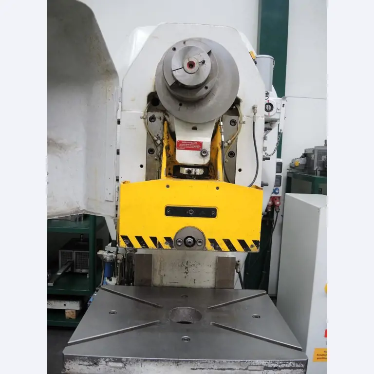 Chapas metálicas e máquinas para trabalhar metais<br><font size="2">Colaboração com Hilco Industrial Acquisitions bv</font><br><img src="/images/hil.png"><br>-7