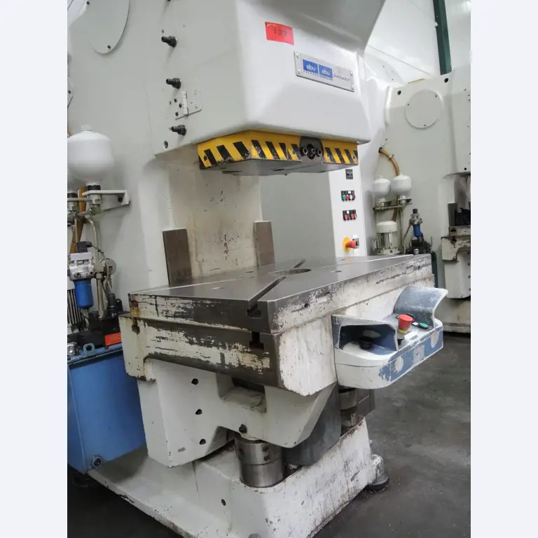 Chapas metálicas e máquinas para trabalhar metais<br><font size="2">Colaboração com Hilco Industrial Acquisitions bv</font><br><img src="/images/hil.png"><br>-8