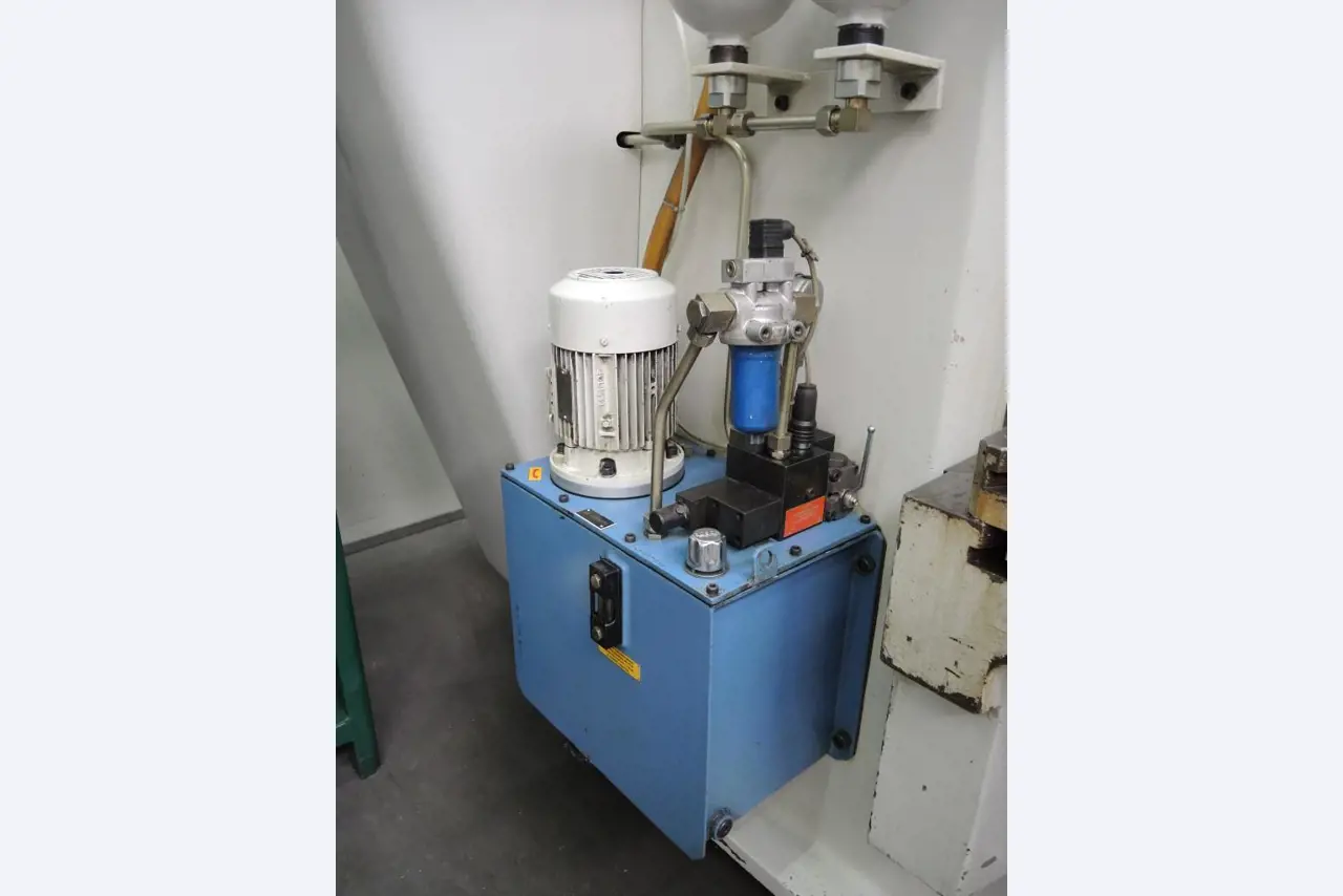 Chapas metálicas e máquinas para trabalhar metais<br><font size="2">Colaboração com Hilco Industrial Acquisitions bv</font><br><img src="/images/hil.png"><br>-9