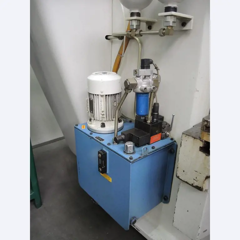 Chapas metálicas e máquinas para trabalhar metais<br><font size="2">Colaboração com Hilco Industrial Acquisitions bv</font><br><img src="/images/hil.png"><br>-9