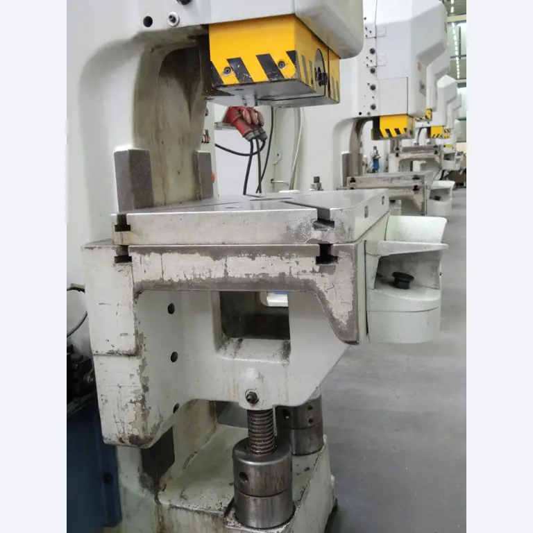 Chapas metálicas e máquinas para trabalhar metais<br><font size="2">Colaboração com Hilco Industrial Acquisitions bv</font><br><img src="/images/hil.png"><br>-10