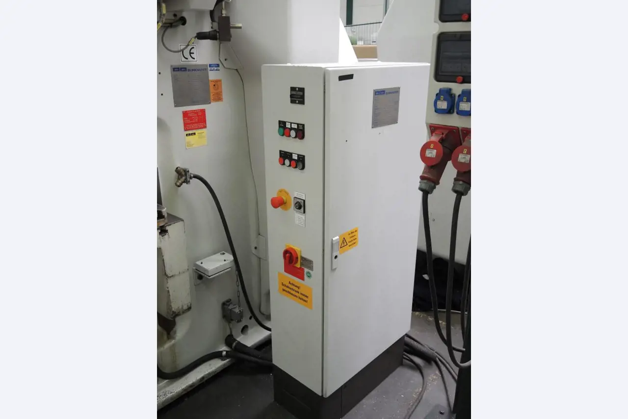 Chapas metálicas e máquinas para trabalhar metais<br><font size="2">Colaboração com Hilco Industrial Acquisitions bv</font><br><img src="/images/hil.png"><br>-12