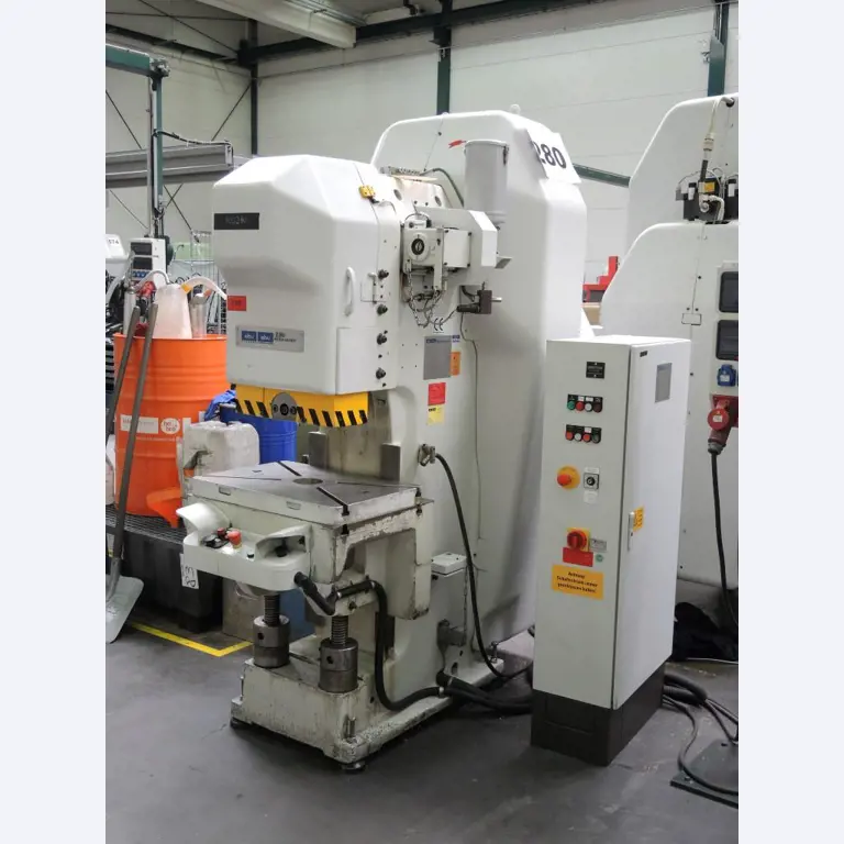 Chapas metálicas e máquinas para trabalhar metais<br><font size="2">Colaboração com Hilco Industrial Acquisitions bv</font><br><img src="/images/hil.png"><br>-1