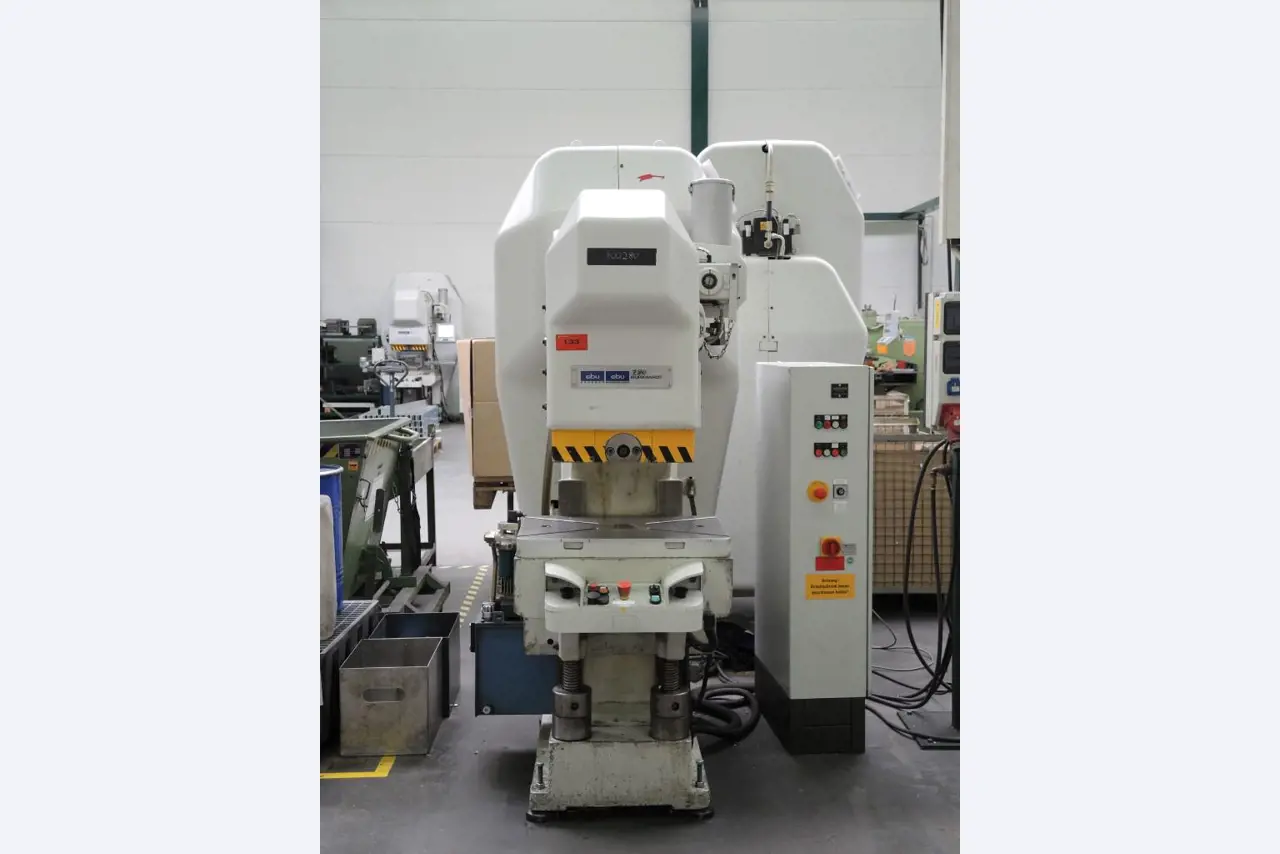 Chapas metálicas e máquinas para trabalhar metais<br><font size="2">Colaboração com Hilco Industrial Acquisitions bv</font><br><img src="/images/hil.png"><br>-5