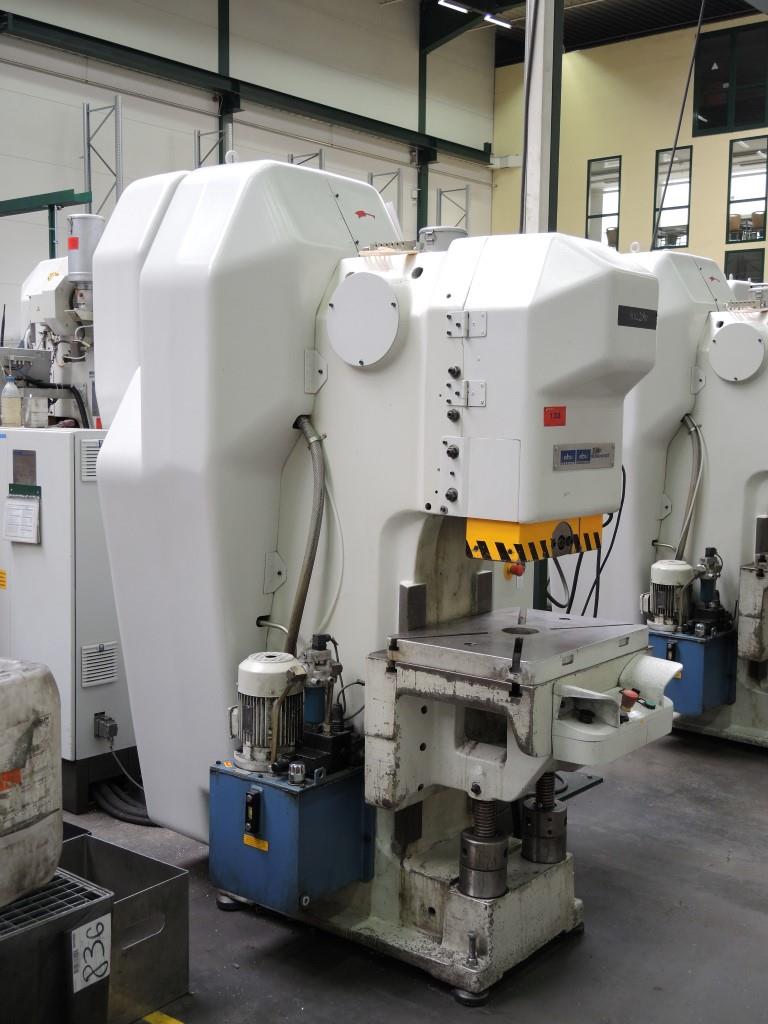 Chapas metálicas e máquinas para trabalhar metais<br><font size="2">Colaboração com Hilco Industrial Acquisitions bv</font><br><img src="/images/hil.png"><br>-6