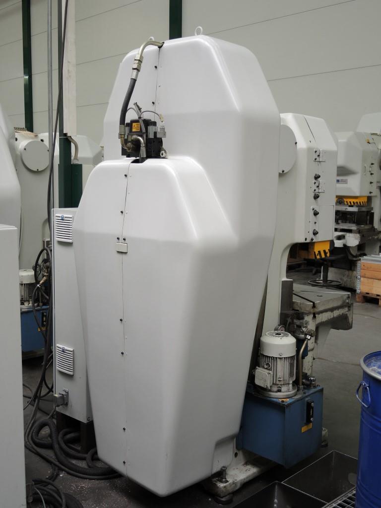 Chapas metálicas e máquinas para trabalhar metais<br><font size="2">Colaboração com Hilco Industrial Acquisitions bv</font><br><img src="/images/hil.png"><br>-7