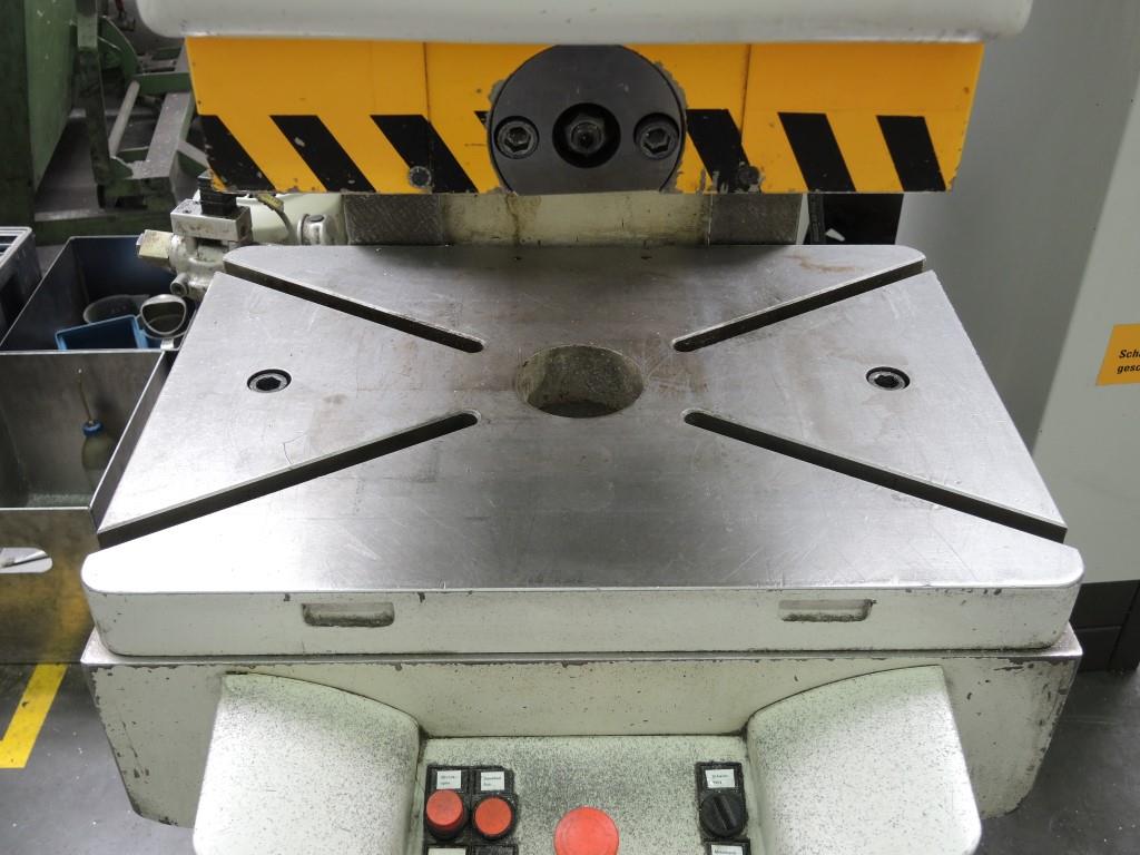 Chapas metálicas e máquinas para trabalhar metais<br><font size="2">Colaboração com Hilco Industrial Acquisitions bv</font><br><img src="/images/hil.png"><br>-8