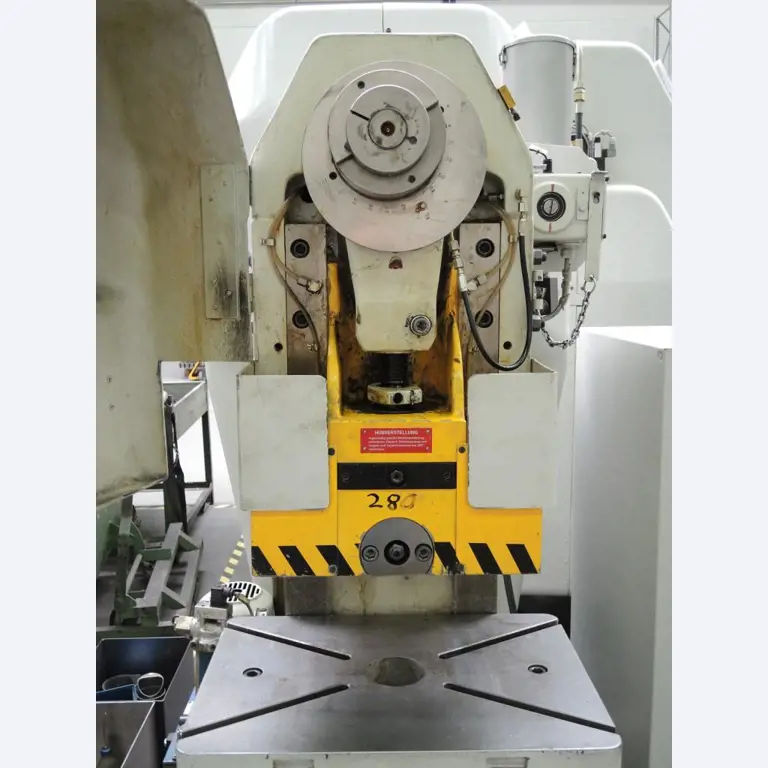 Chapas metálicas e máquinas para trabalhar metais<br><font size="2">Colaboração com Hilco Industrial Acquisitions bv</font><br><img src="/images/hil.png"><br>-9