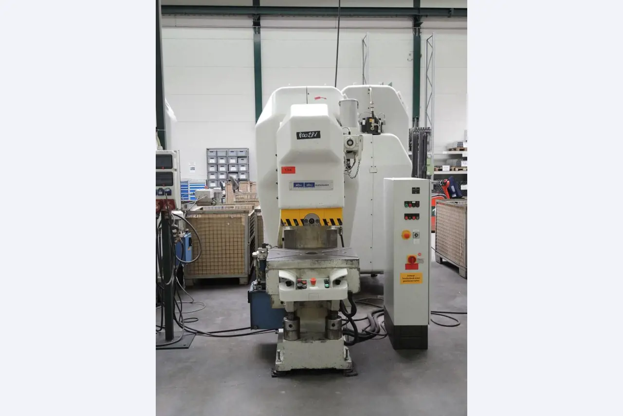 Chapas metálicas e máquinas para trabalhar metais<br><font size="2">Colaboração com Hilco Industrial Acquisitions bv</font><br><img src="/images/hil.png"><br>-5