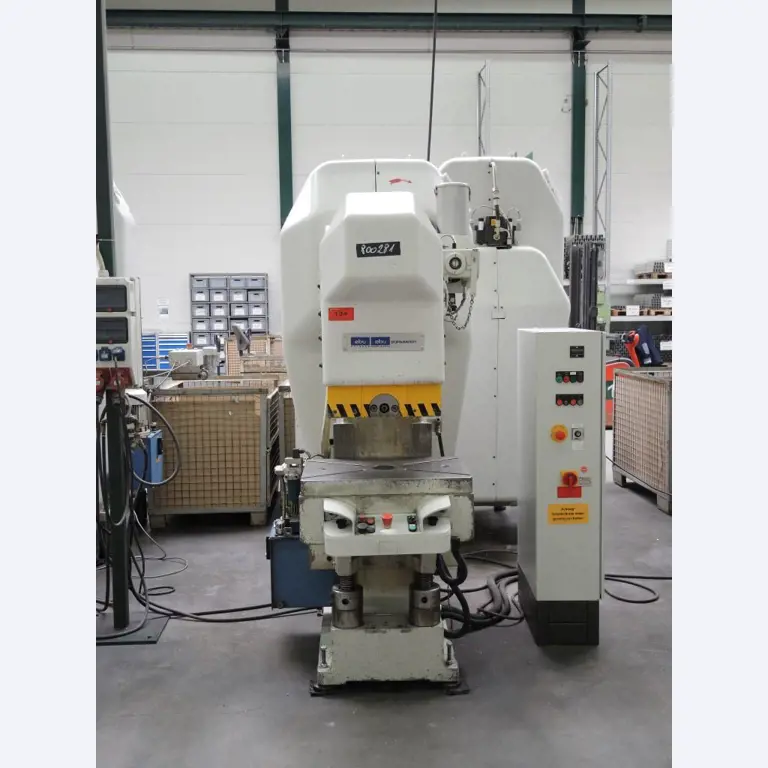 Chapas metálicas e máquinas para trabalhar metais<br><font size="2">Colaboração com Hilco Industrial Acquisitions bv</font><br><img src="/images/hil.png"><br>-5