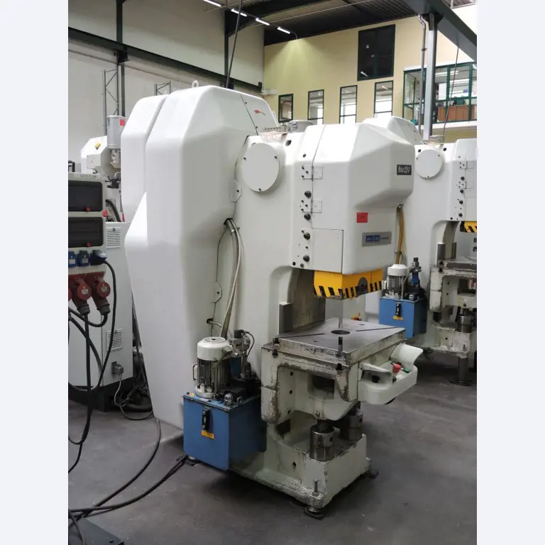 Chapas metálicas e máquinas para trabalhar metais<br><font size="2">Colaboração com Hilco Industrial Acquisitions bv</font><br><img src="/images/hil.png"><br>-6