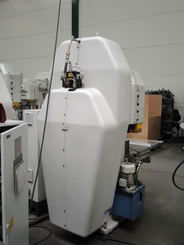 Chapas metálicas e máquinas para trabalhar metais<br><font size="2">Colaboração com Hilco Industrial Acquisitions bv</font><br><img src="/images/hil.png"><br>-7