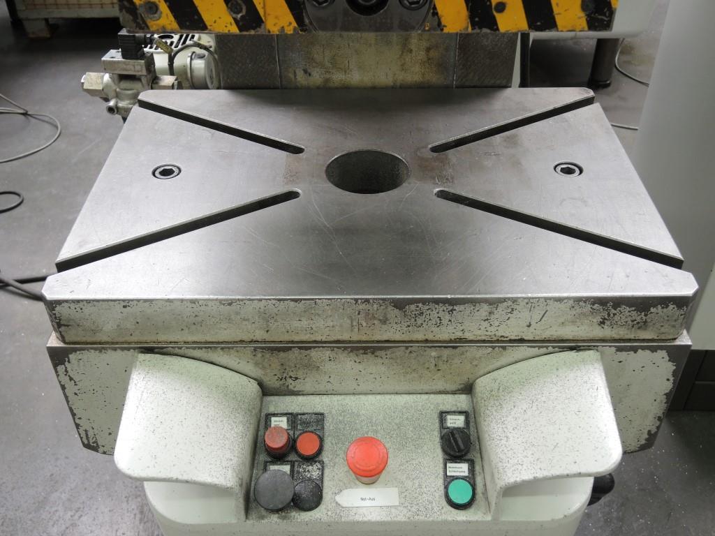 Chapas metálicas e máquinas para trabalhar metais<br><font size="2">Colaboração com Hilco Industrial Acquisitions bv</font><br><img src="/images/hil.png"><br>-8