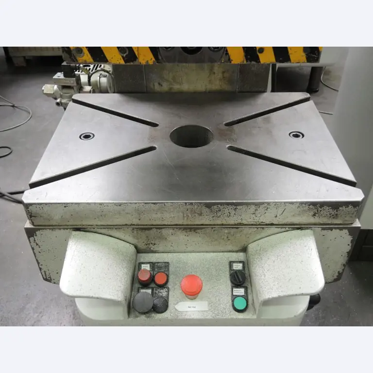 Chapas metálicas e máquinas para trabalhar metais<br><font size="2">Colaboração com Hilco Industrial Acquisitions bv</font><br><img src="/images/hil.png"><br>-8