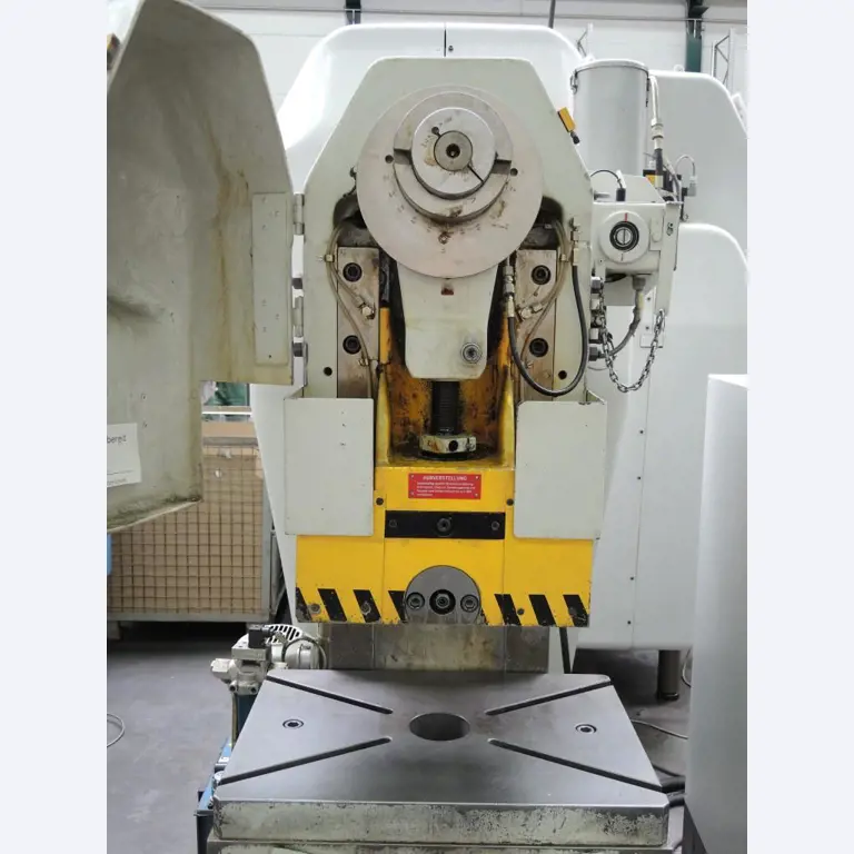 Chapas metálicas e máquinas para trabalhar metais<br><font size="2">Colaboração com Hilco Industrial Acquisitions bv</font><br><img src="/images/hil.png"><br>-9